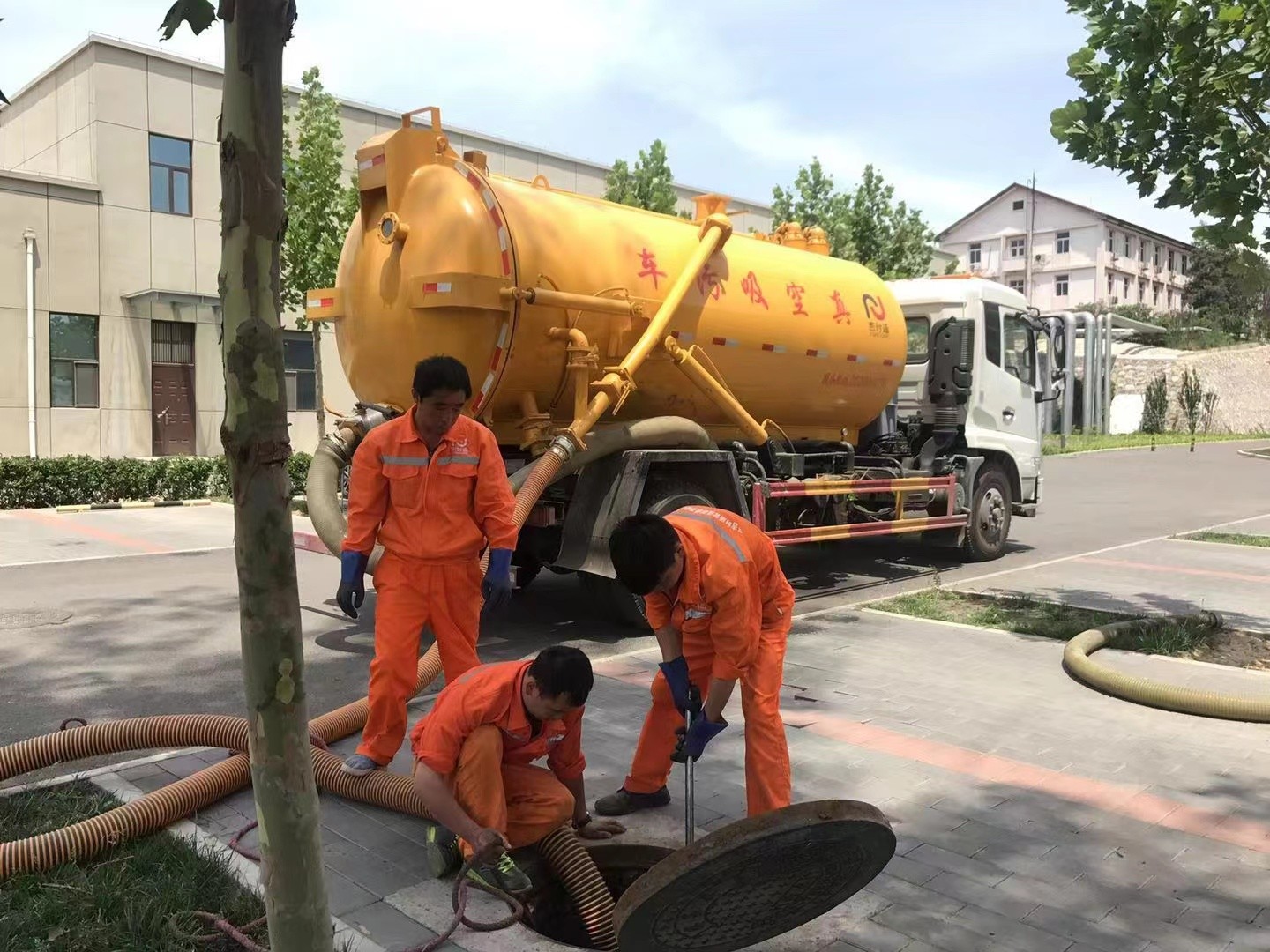 深州化粪池清理与5-8吨吸粪车施工效率分析